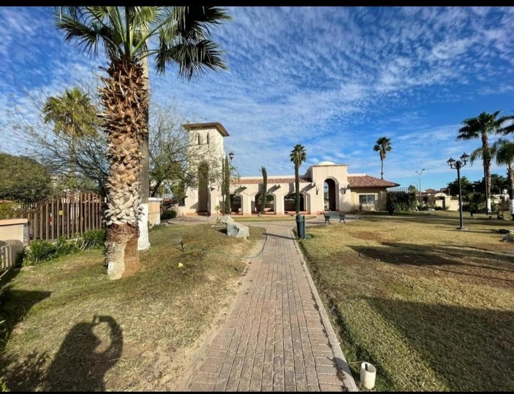 House for sale in Valle del Lago, Al Poniente Residential Community, Hermosillo.