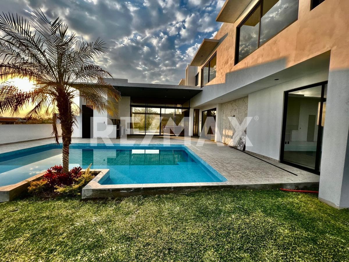 House for Sale in Morelos, Lomas de Cocoyoc Subdivision