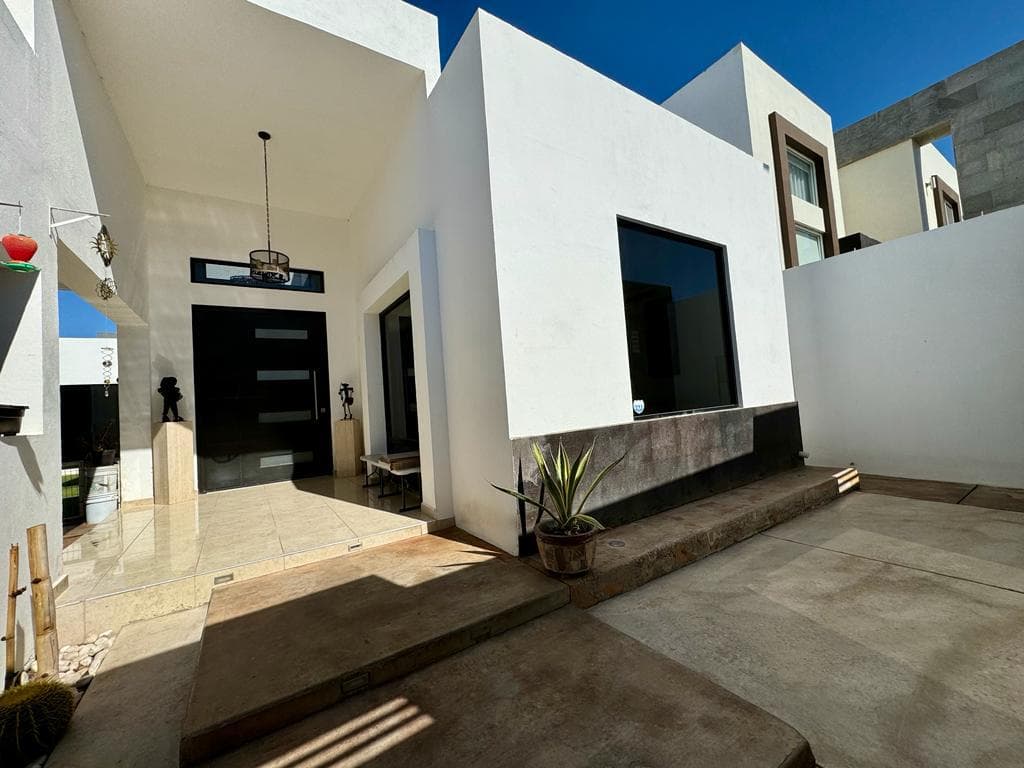 House for sale or rent in Los Santos Residencial, Hermosillo, Sonora.