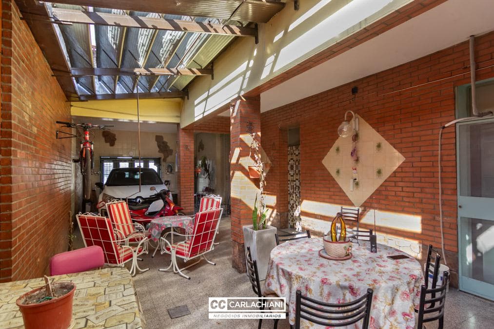 House for Sale in Rosario: 2 Bedrooms - Dean Funes and Corrientes