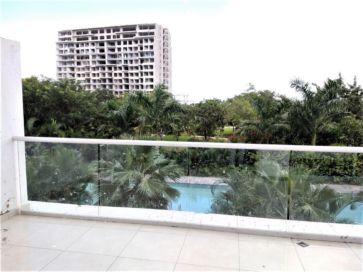 Fully Furnished Apartment in Torre Atlántida on Vía Montejo with Amenities.