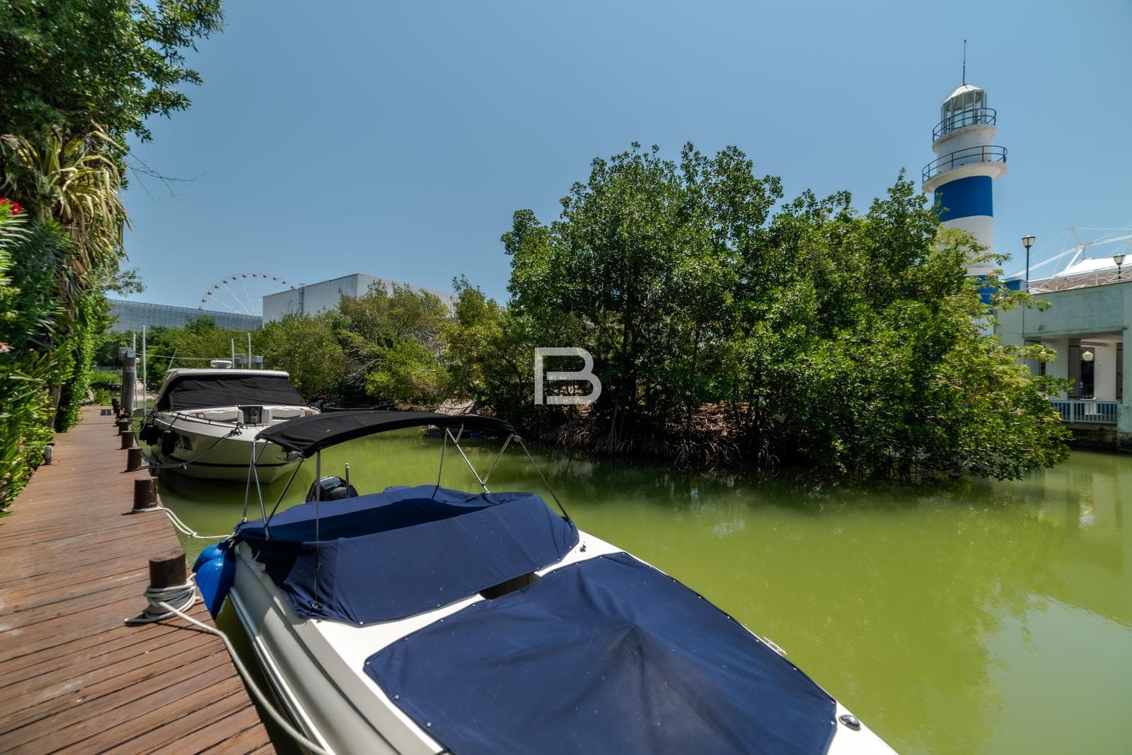 Isla Dorada: Apartment for Sale with a Dock