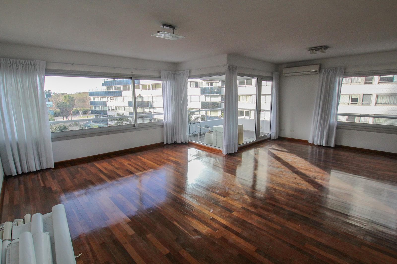 3-room office for rent with a garage—bright and spacious—in Zencity!!!!