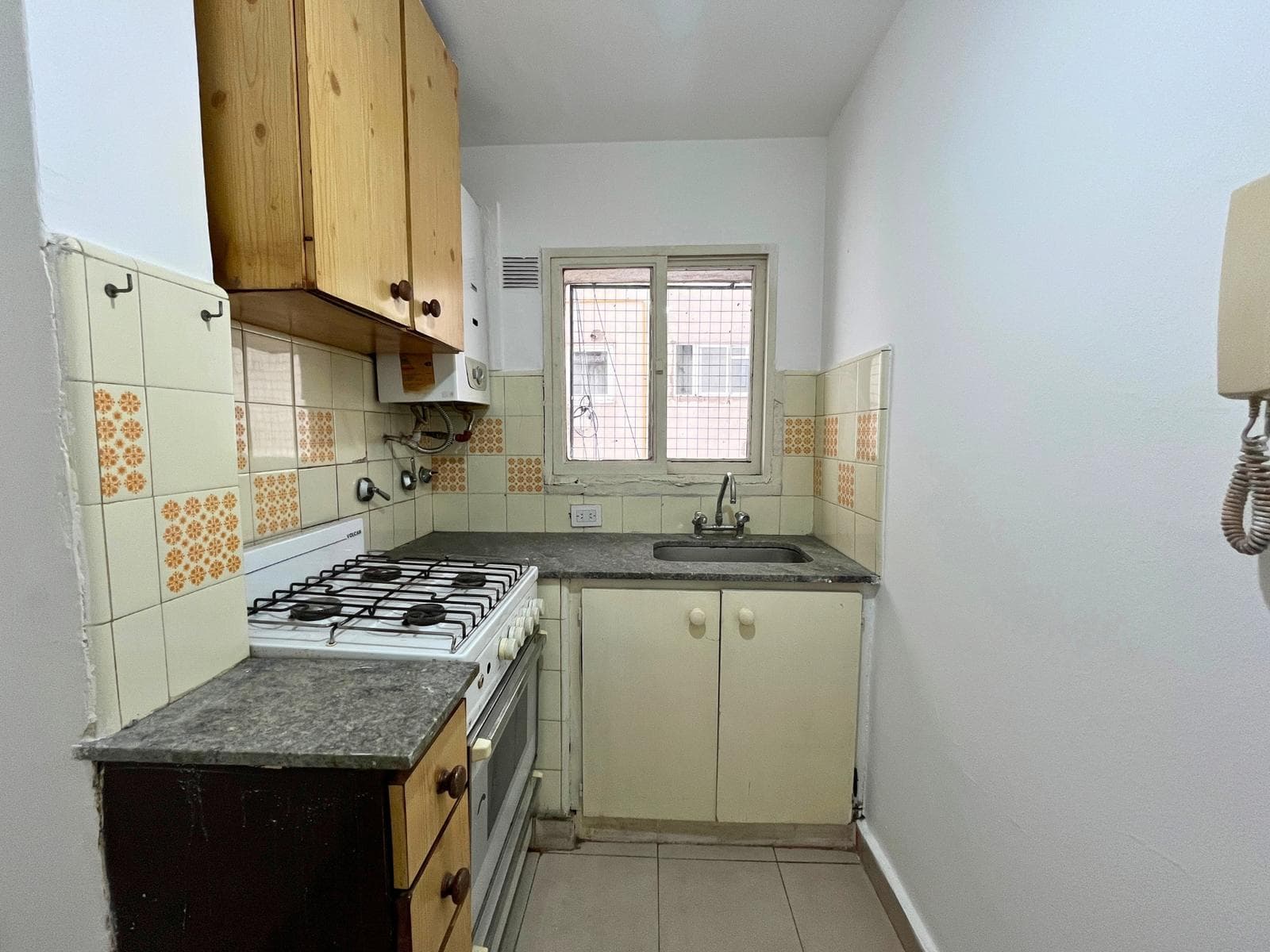 1-Bedroom Apartment for Sale - Paseo del Siglo Area
