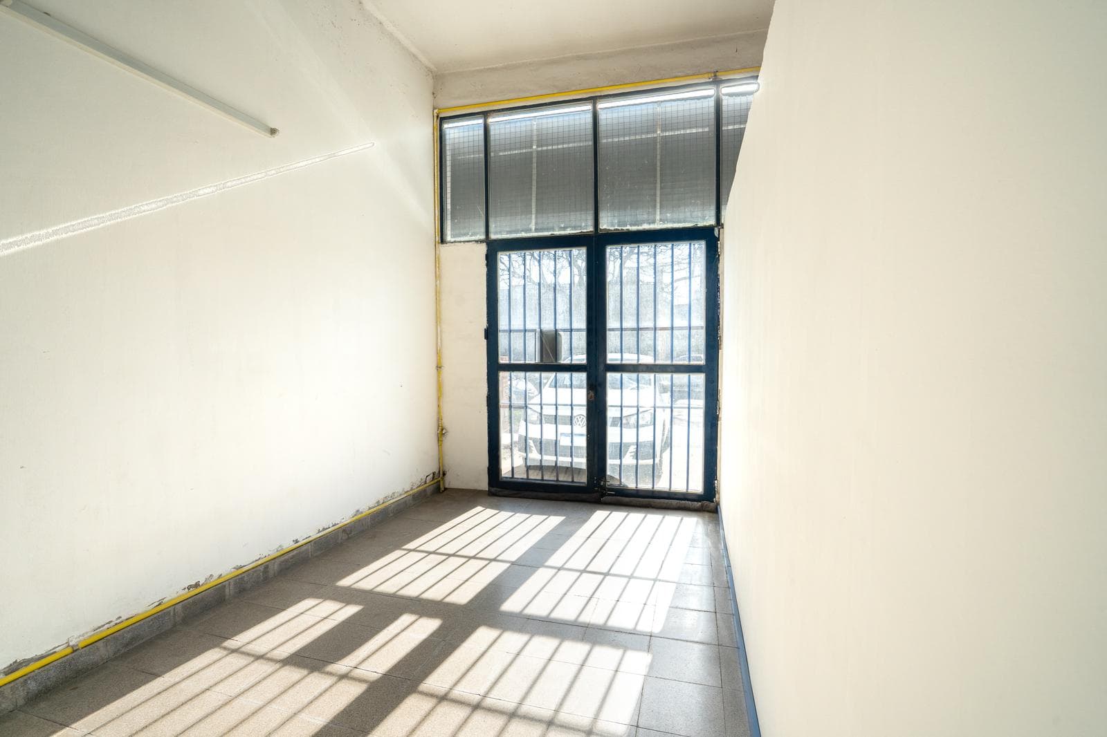 FOR SALE: 3 COMMERCIAL SPACES AND 2 APARTMENTS IN LOMAS DE SAN MARTIN