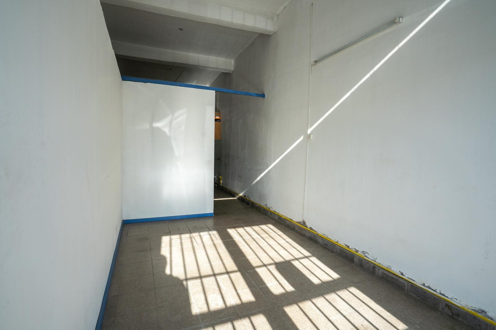 FOR SALE: 3 COMMERCIAL SPACES AND 2 APARTMENTS IN LOMAS DE SAN MARTIN