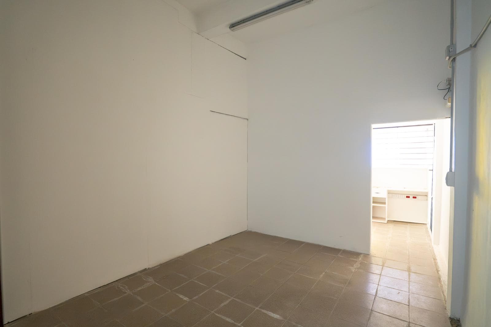 FOR SALE: 3 COMMERCIAL SPACES AND 2 APARTMENTS IN LOMAS DE SAN MARTIN