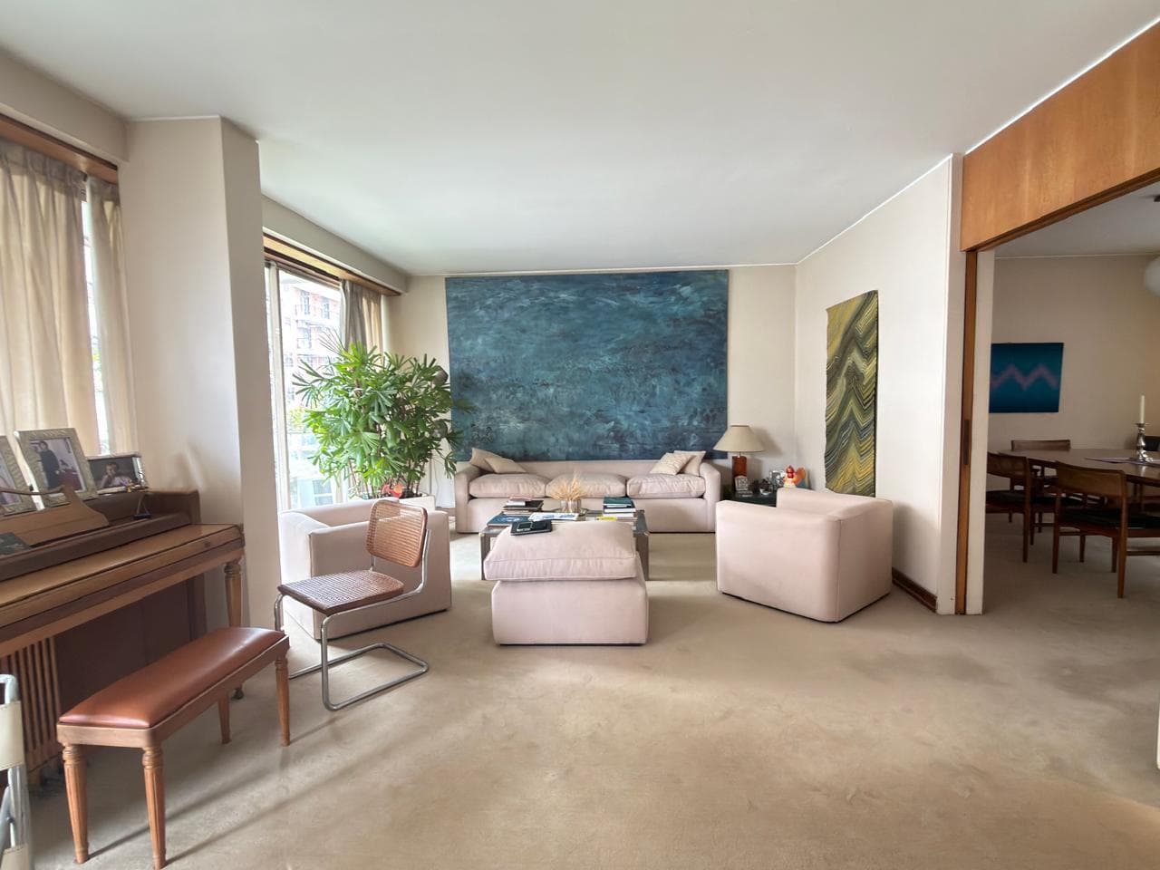 Upper-floor apartment with security, 3 en-suite bedrooms, and 2 parking spaces