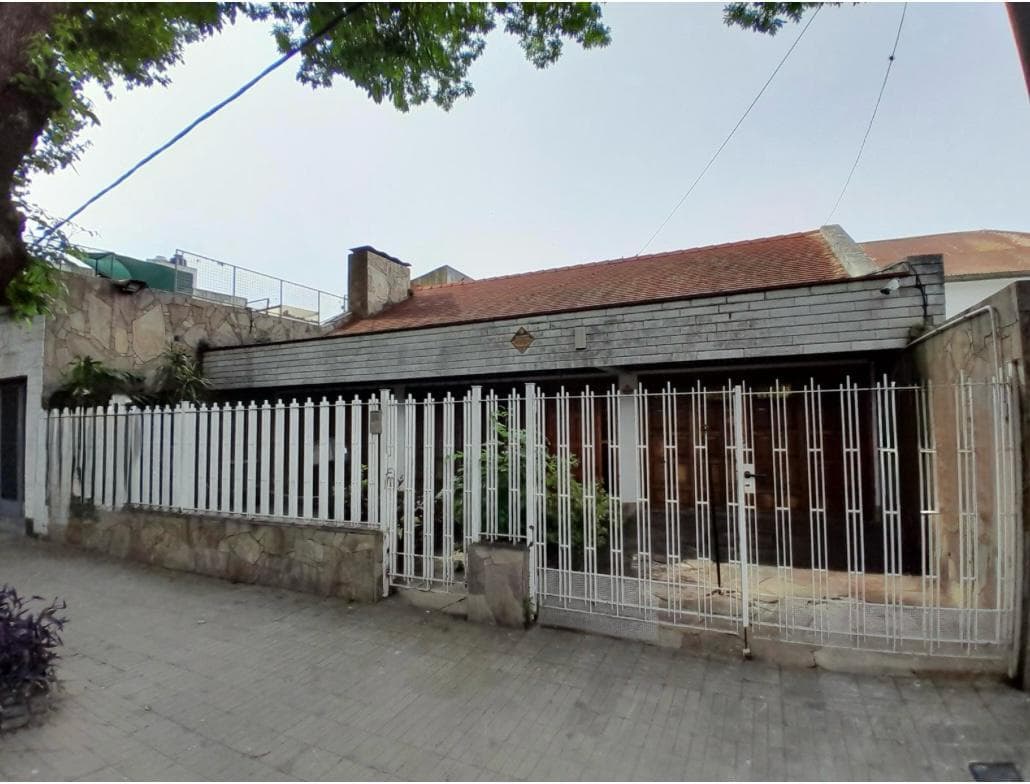 FOR RENT - 4-bedroom house for residential or commercial use - Tiro Suizo, Rosario.