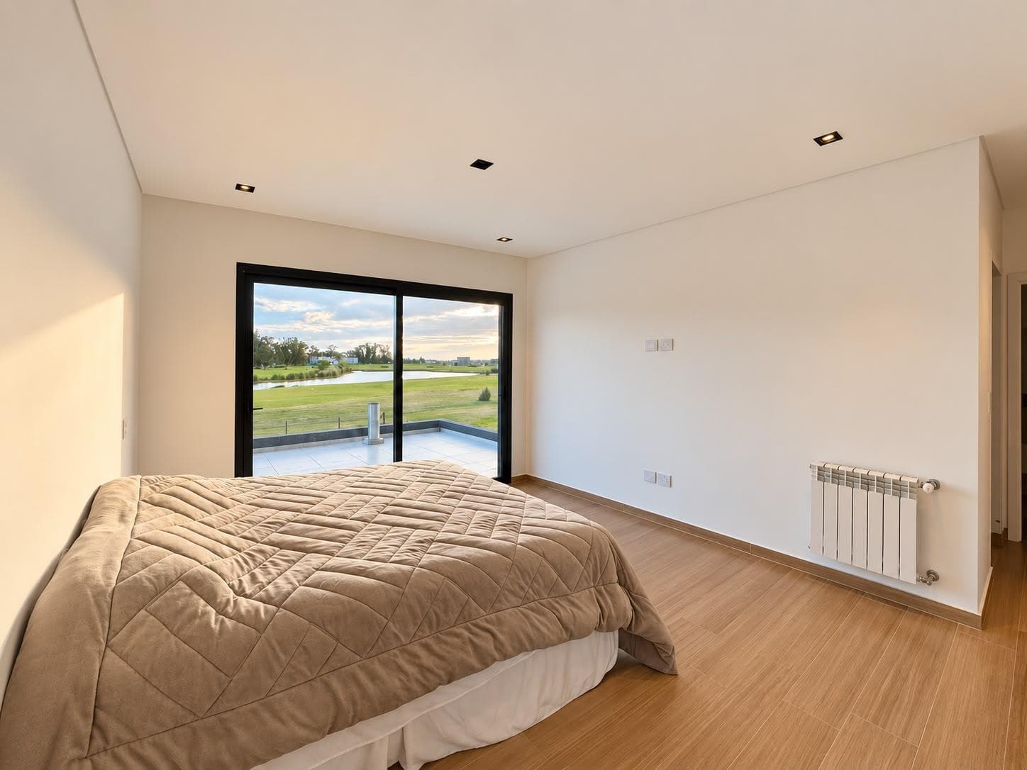 HOUSE FOR SALE WITH A VIEW OF THE SAN ELISEO GOLF LAGOON