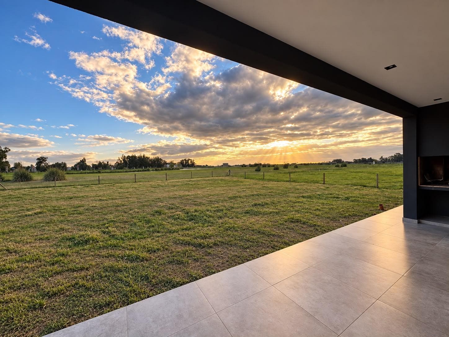 HOUSE FOR SALE WITH A VIEW OF THE SAN ELISEO GOLF LAGOON