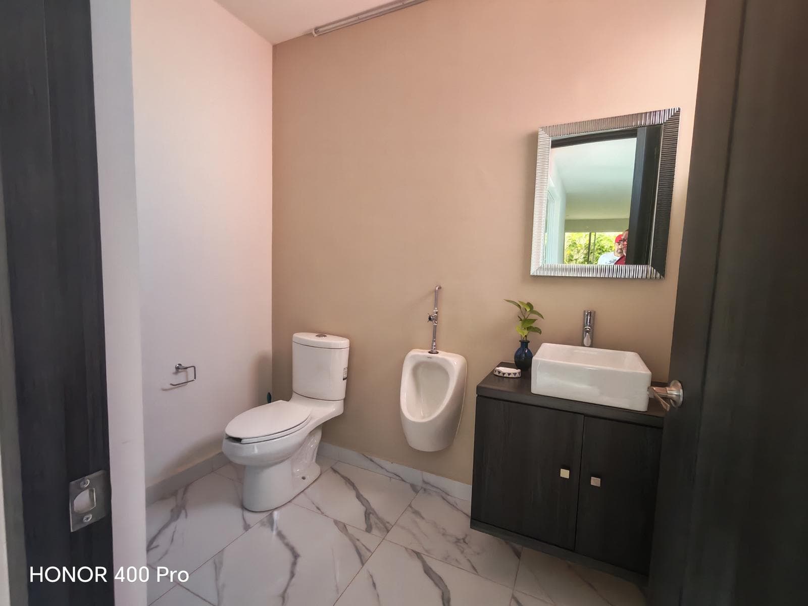 SPACIOUS 5-BEDROOM HOUSE IN LA CAMPIÑA CELAYA