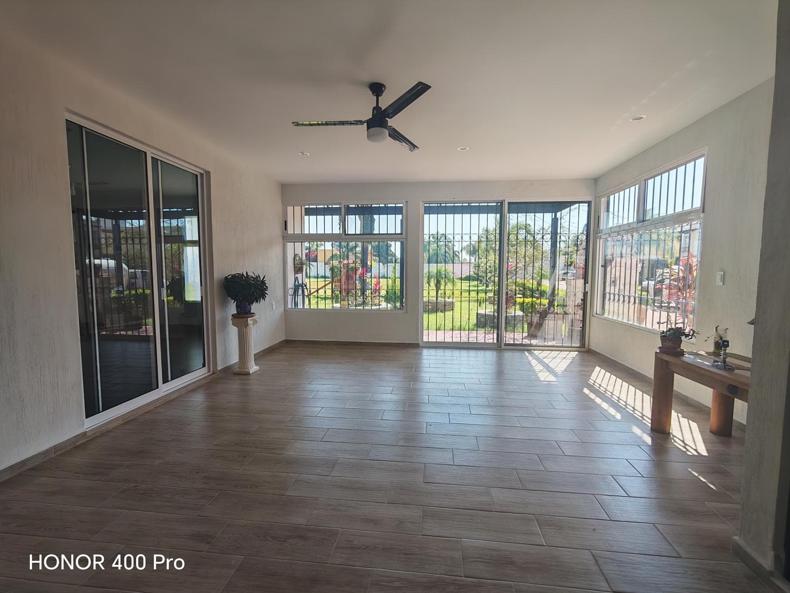 SPACIOUS 5-BEDROOM HOUSE IN LA CAMPIÑA CELAYA