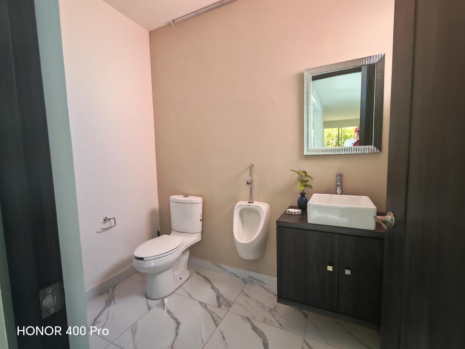 SPACIOUS 5-BEDROOM HOUSE IN LA CAMPIÑA CELAYA