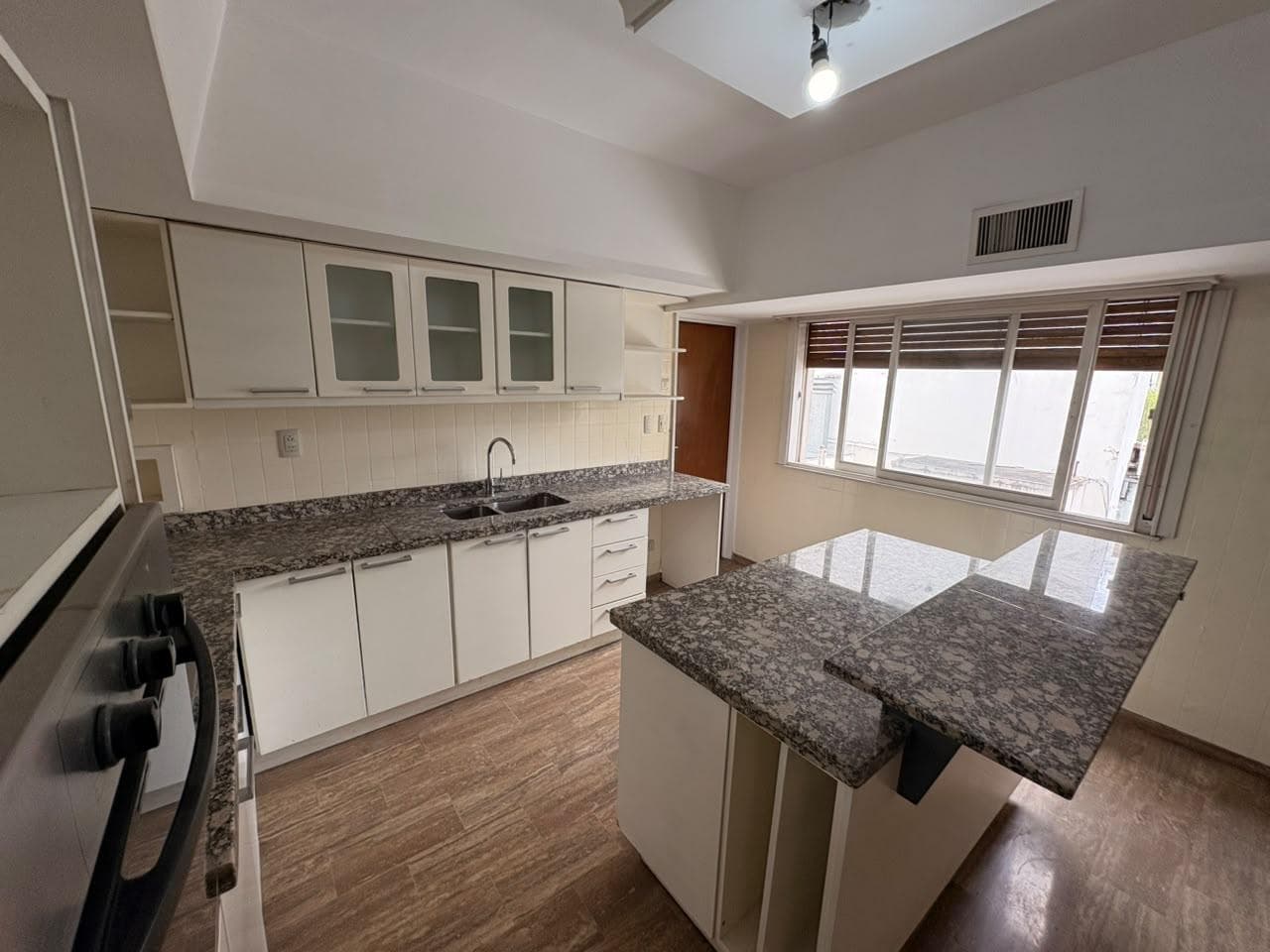 5-ROOM APARTMENT FOR SALE WITH GARAGE IN CABALLITO