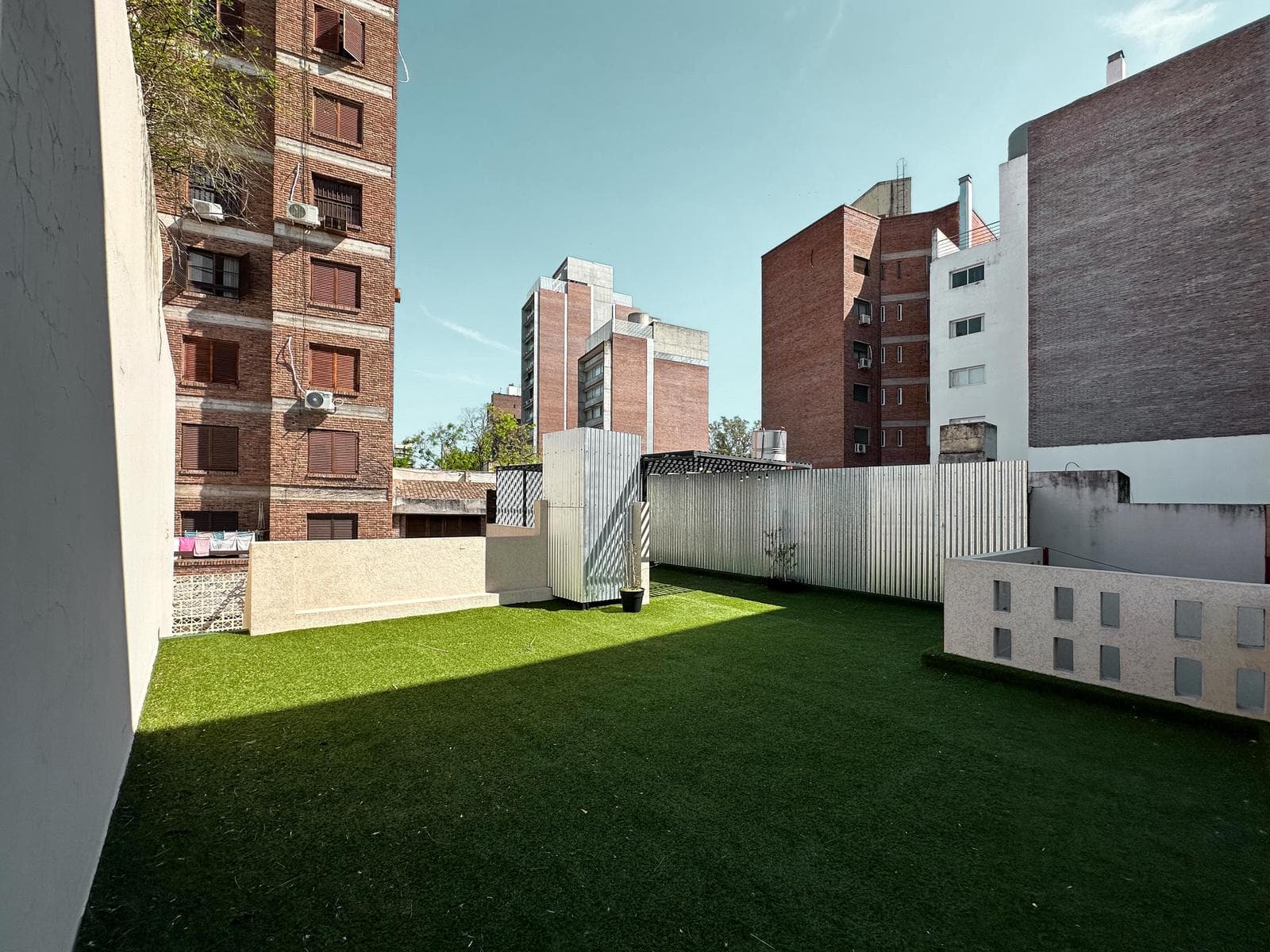 Casa de pasillo con 3 dormitorios, patio, terraza y opcional cochera