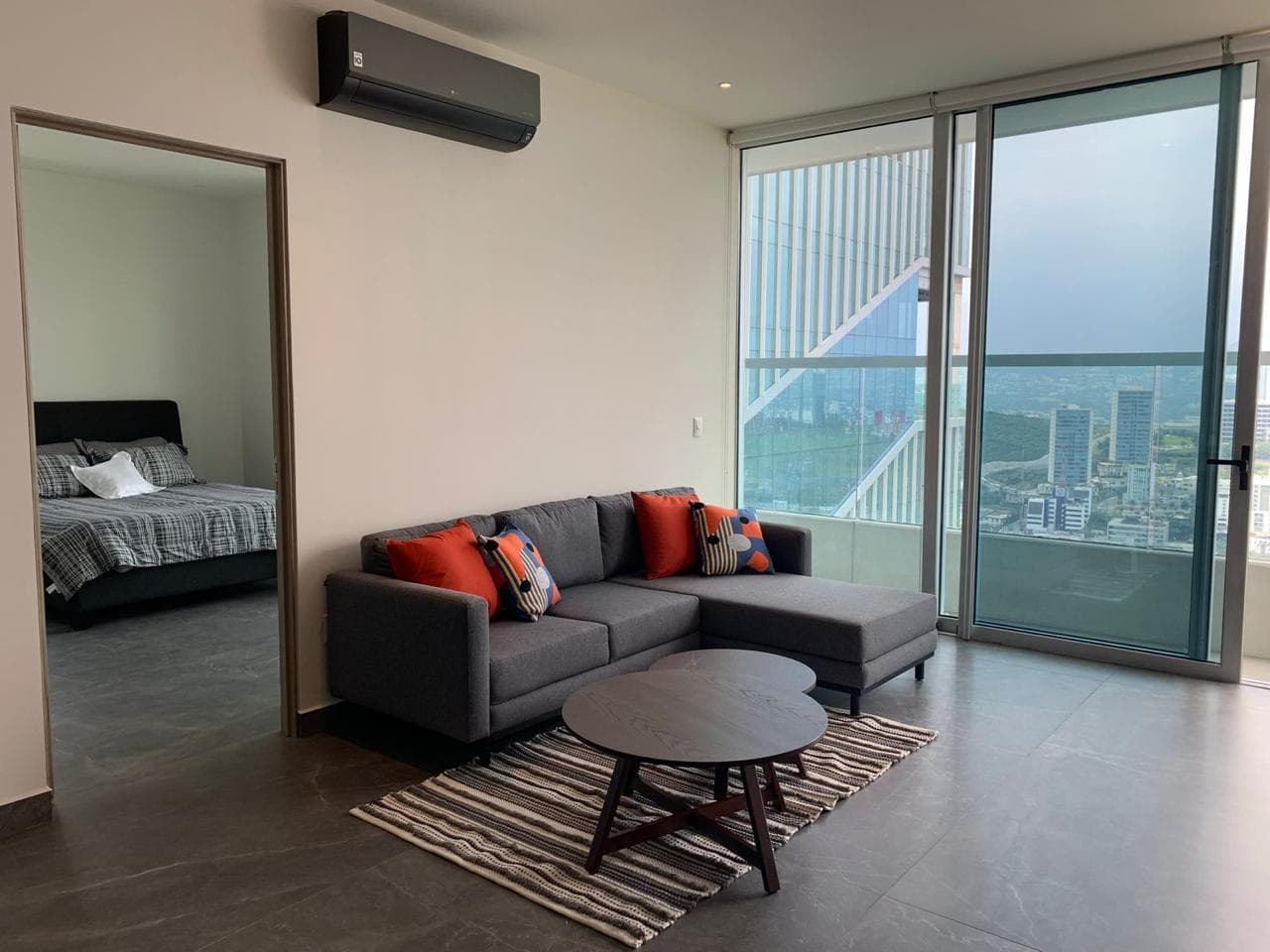 APARTMENT FOR RENT IN TORRE TOP