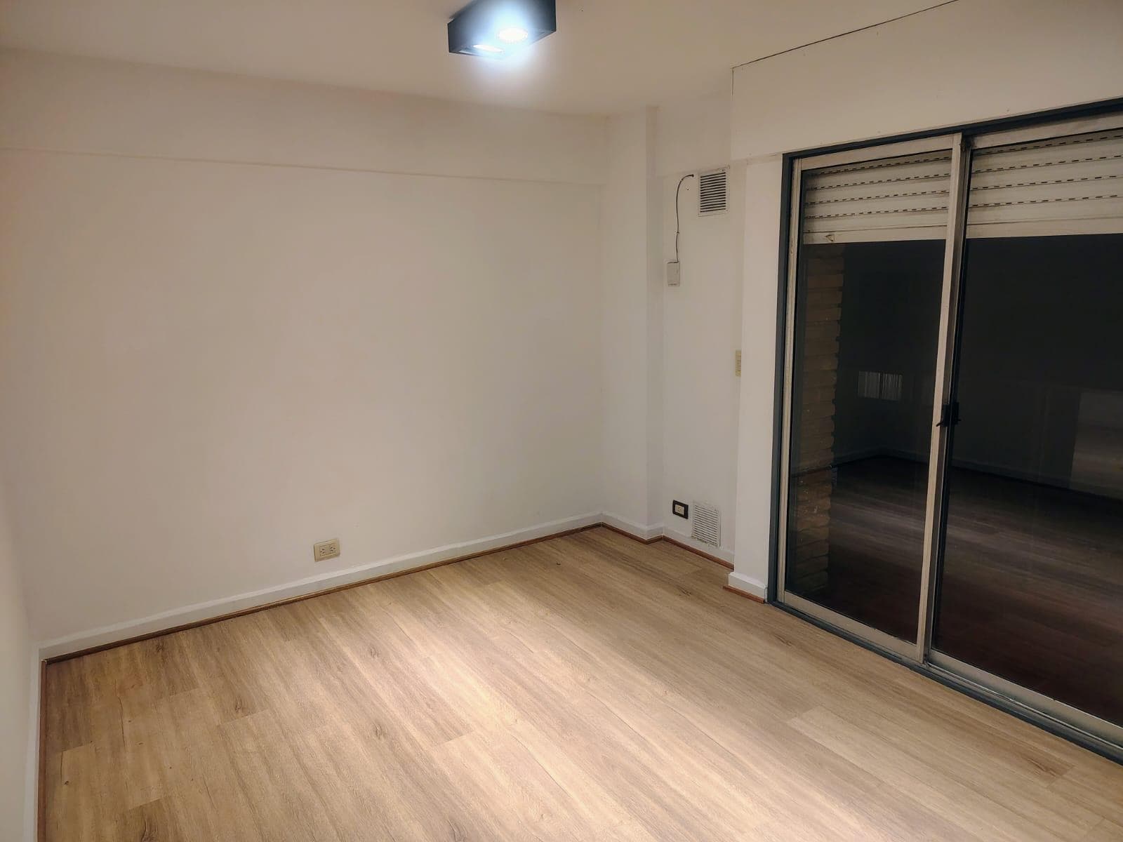 Renovated 1-bedroom apartment with 2 balconies and a view of Plaza España | Nueva Córdoba