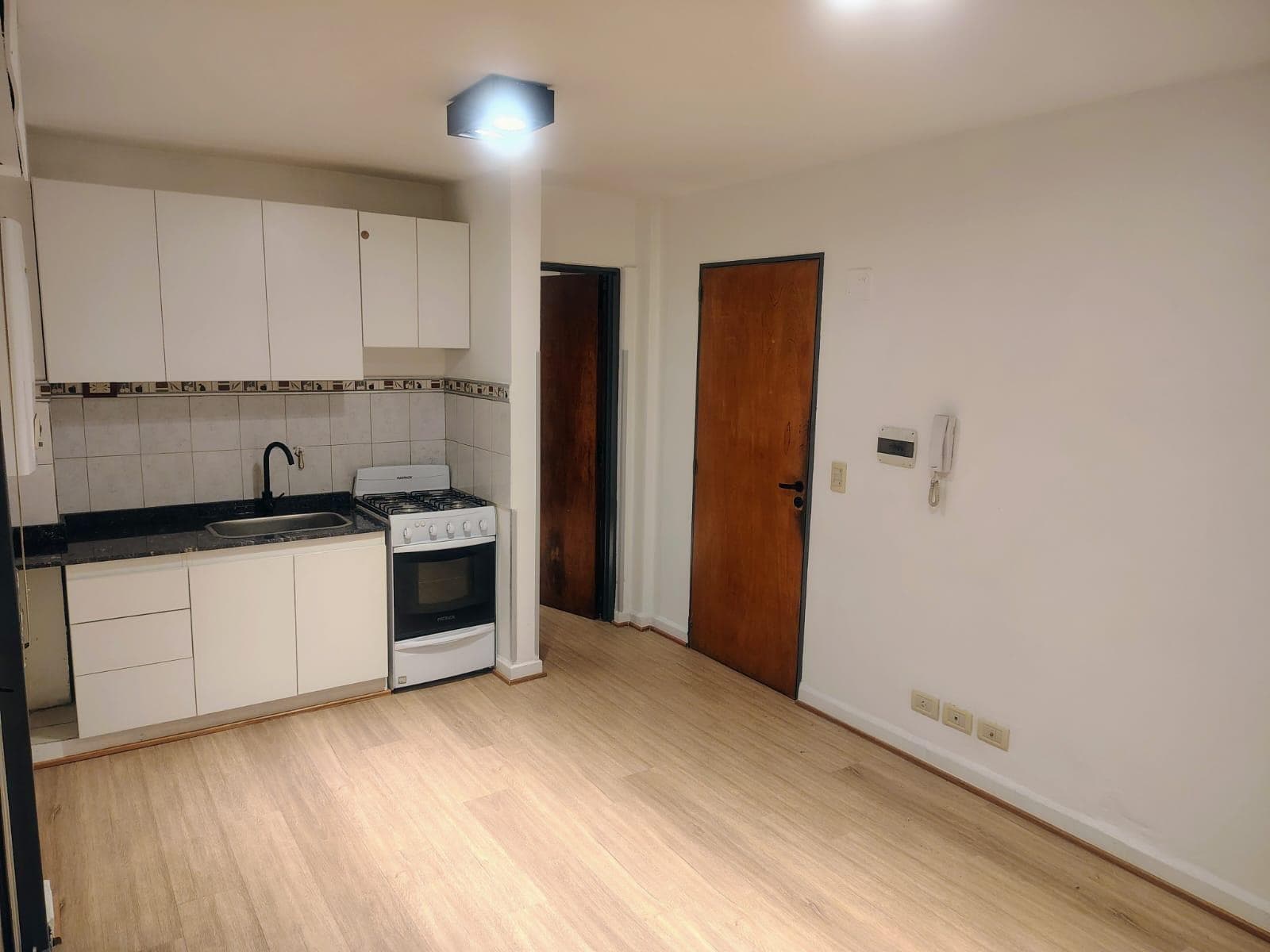 Renovated 1-bedroom apartment with 2 balconies and a view of Plaza España | Nueva Córdoba