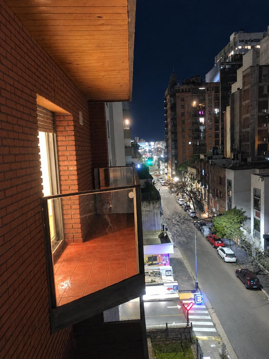 Renovated 1-bedroom apartment with 2 balconies and a view of Plaza España | Nueva Córdoba