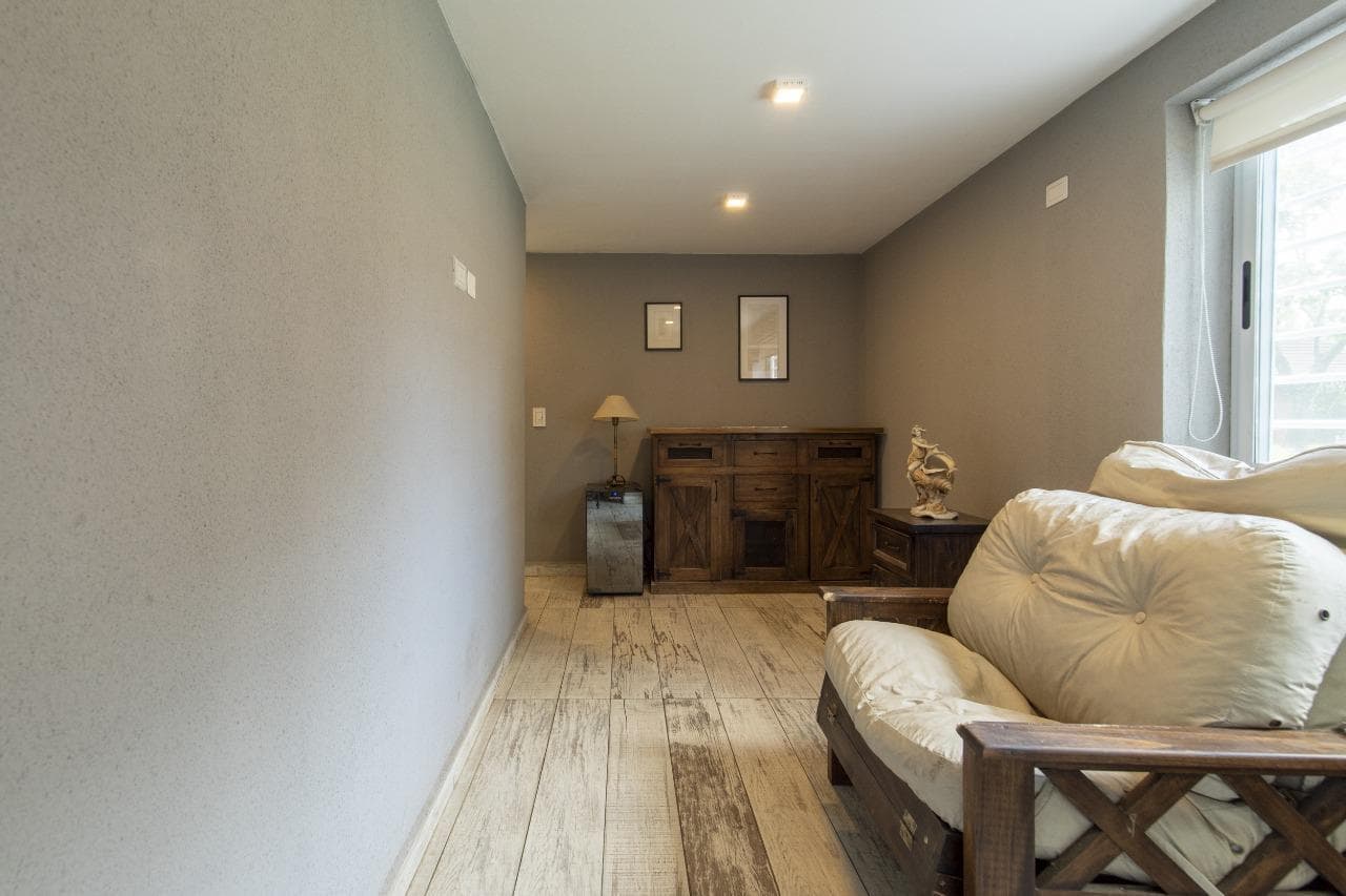 4-Room House for Sale in the Kadima Jewish Community Center Amenities