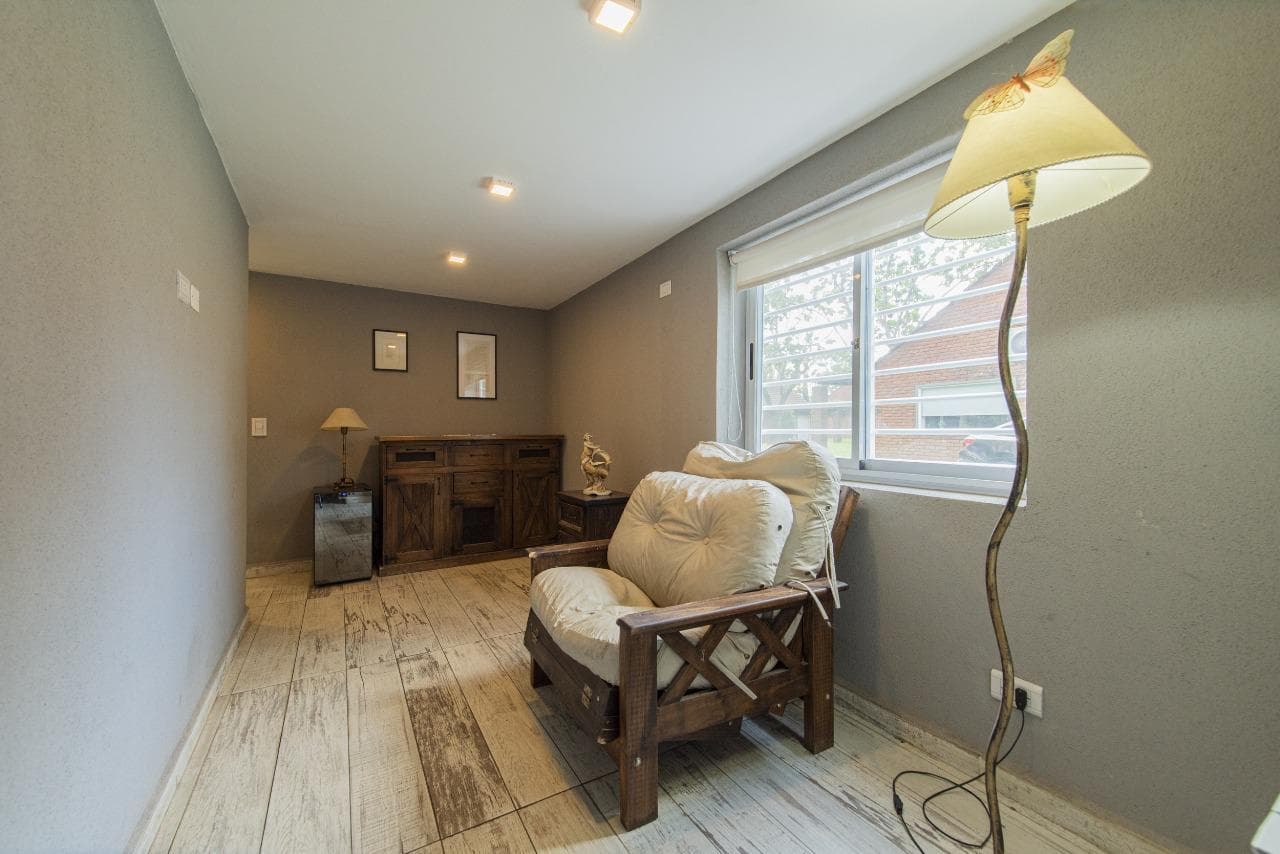 4-Room House for Sale in the Kadima Jewish Community Center Amenities