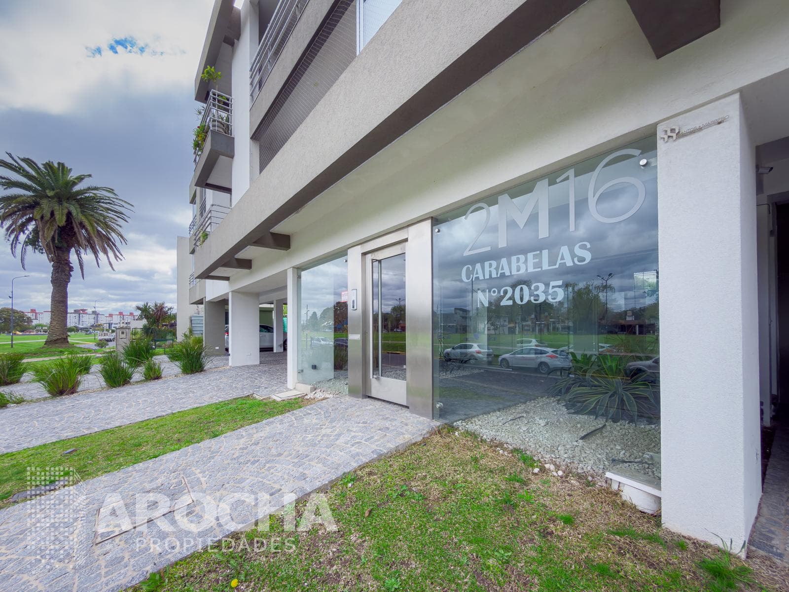 Ground-floor apartment for sale with its own park; lot located outside Nuevo Quilmes