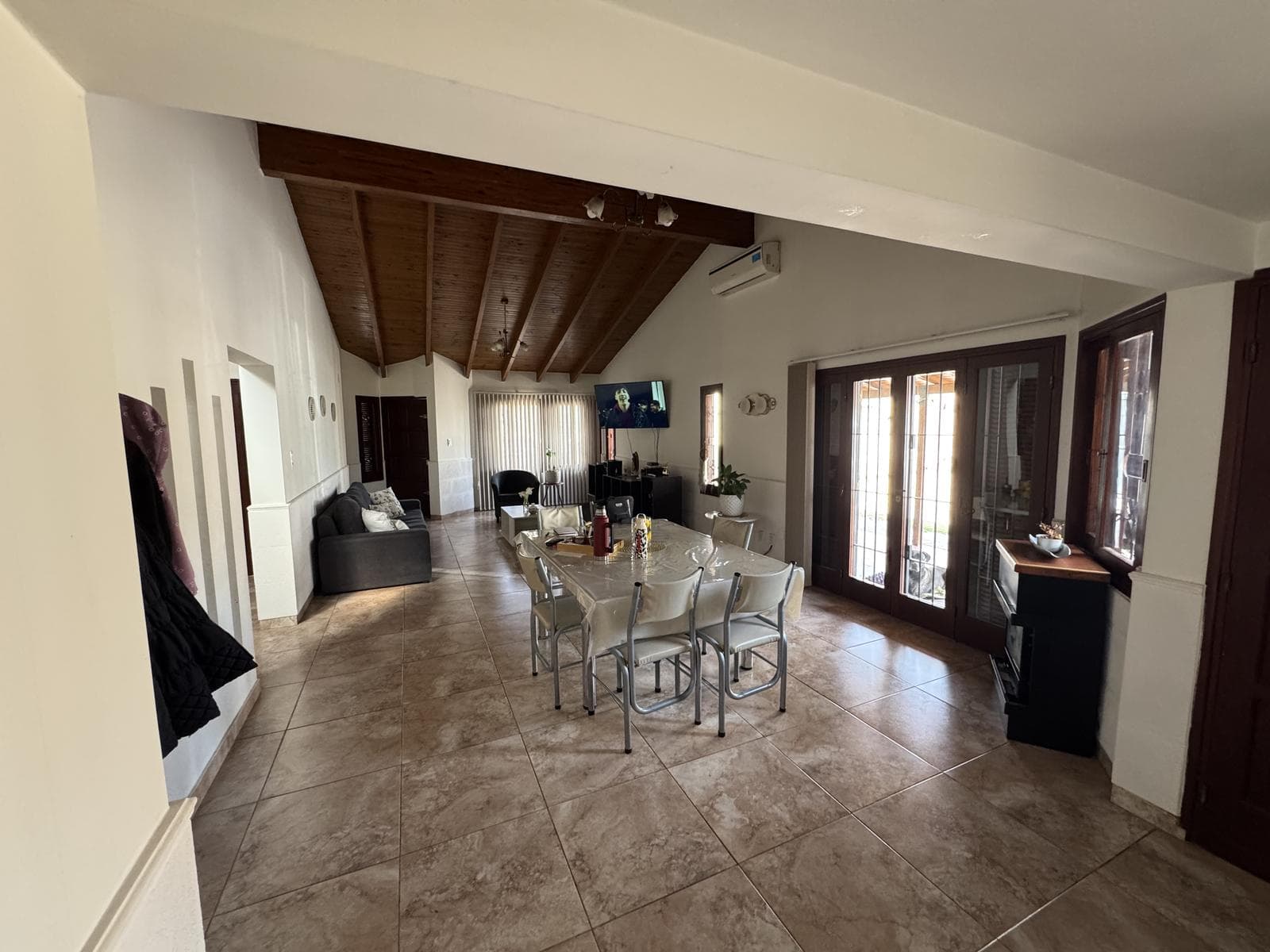 Three-bedroom house two blocks from the main square in Luján de Cuyo