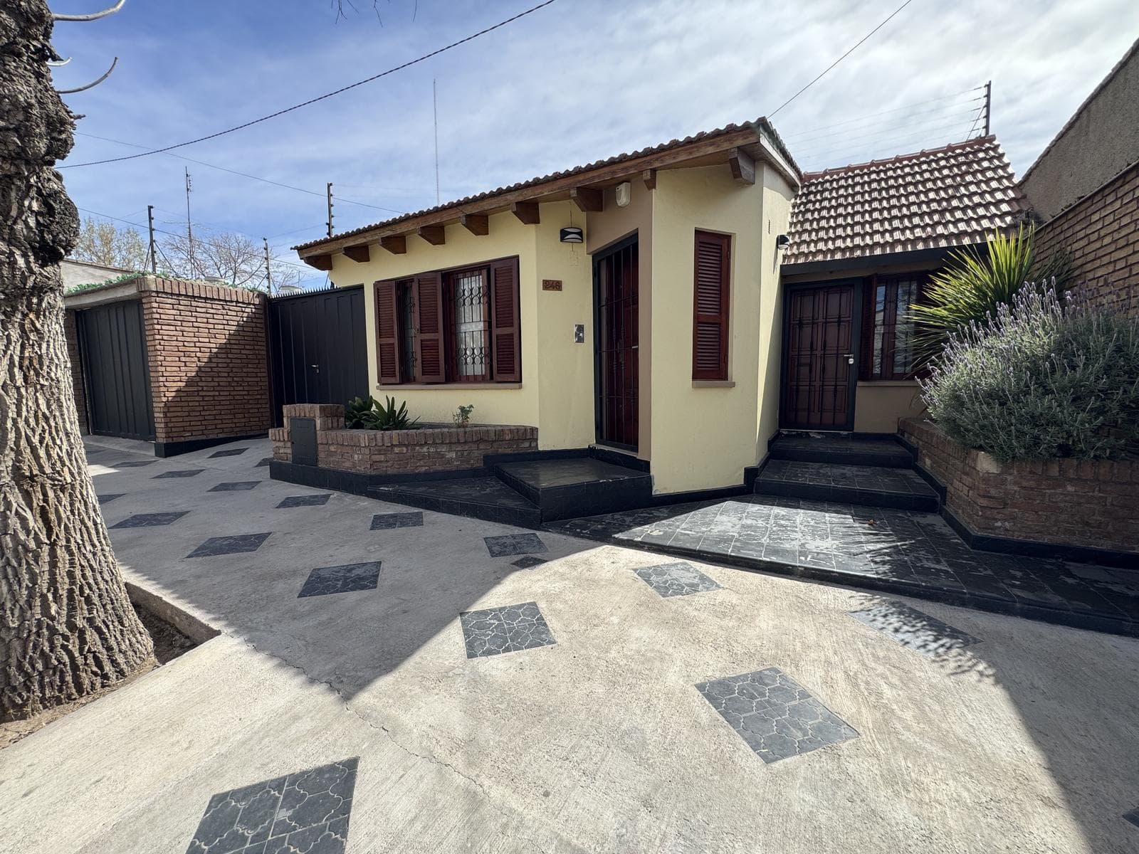 Three-bedroom house two blocks from the main square in Luján de Cuyo