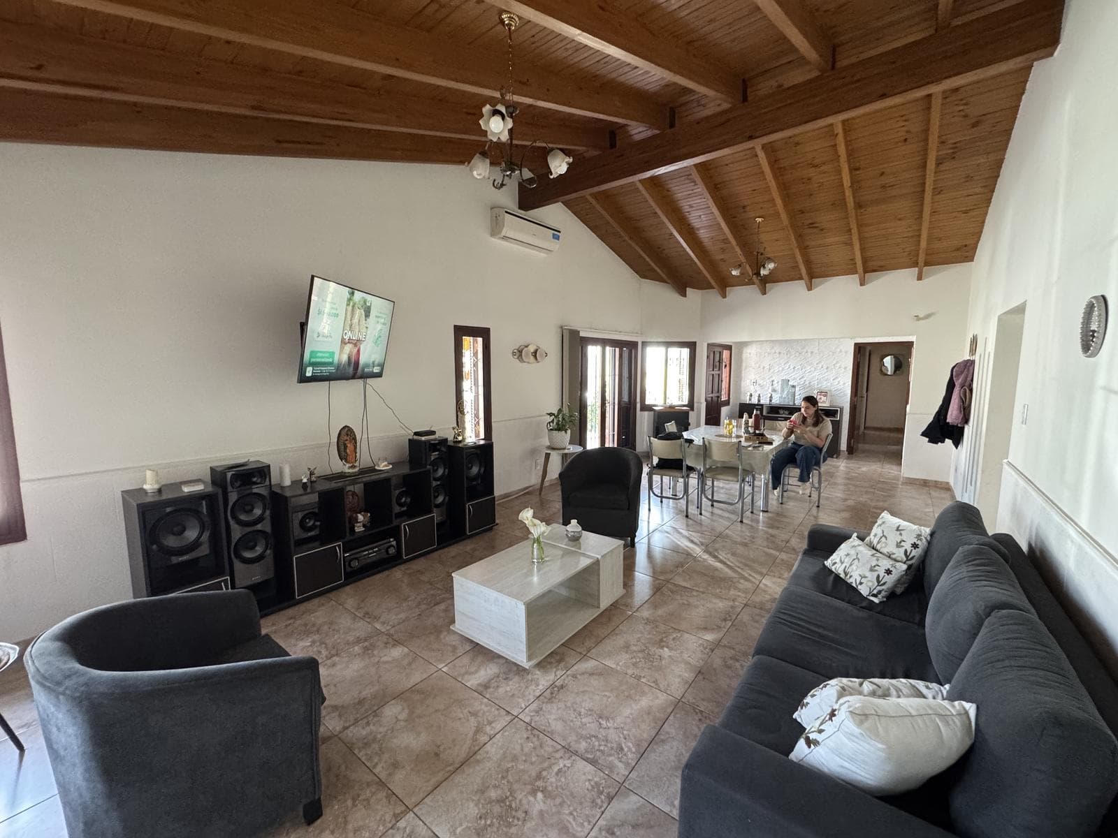 Three-bedroom house two blocks from the main square in Luján de Cuyo