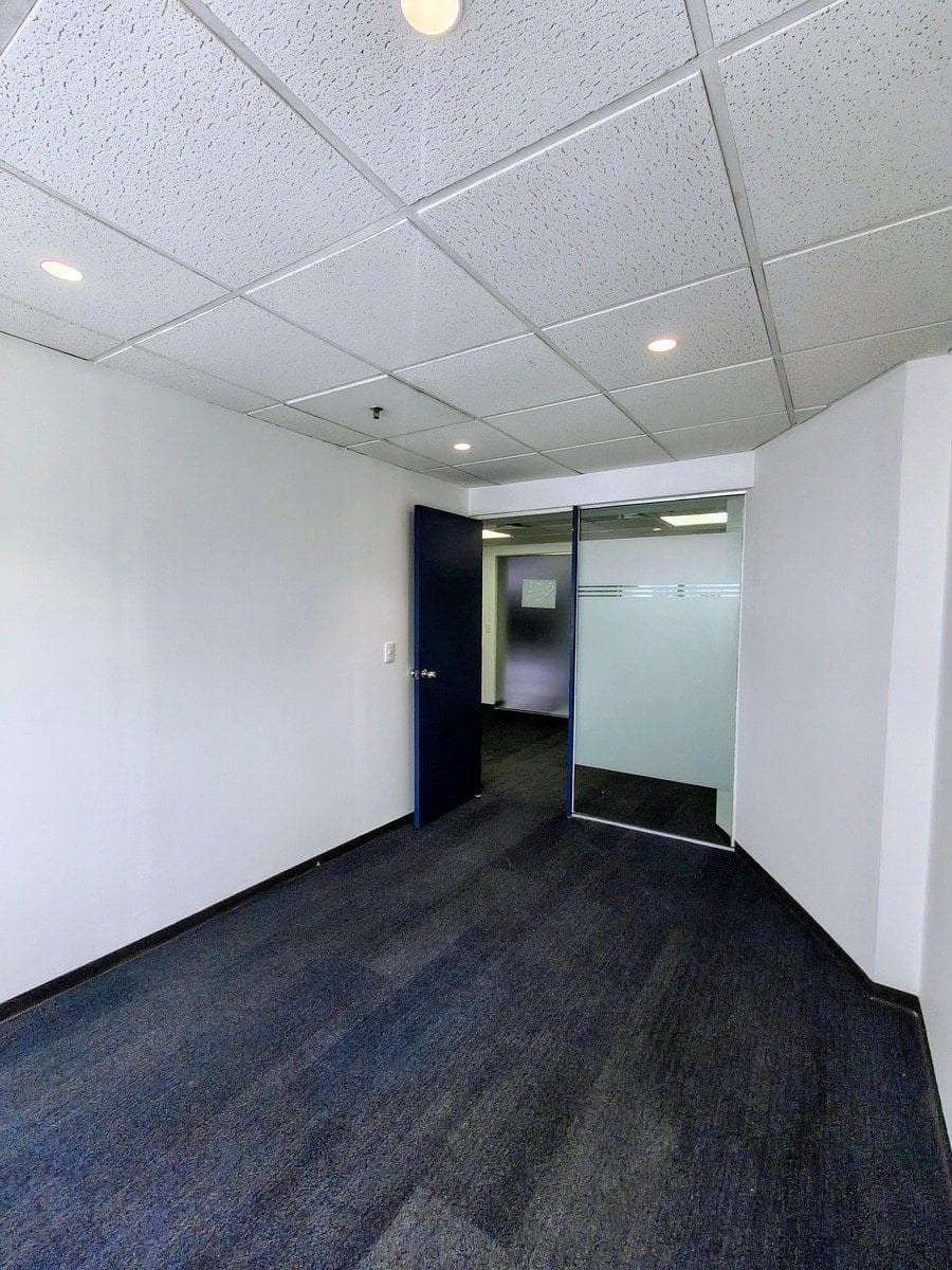 Office space for rent at WTC, Naples.