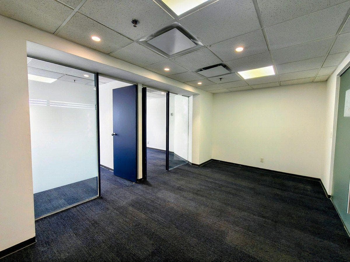 Office space for rent at WTC, Naples.