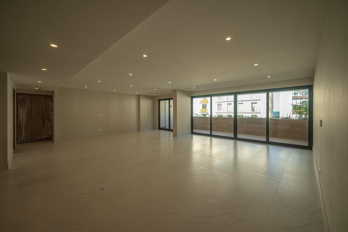 En venta departamento con terraza en Puerto Cancún.