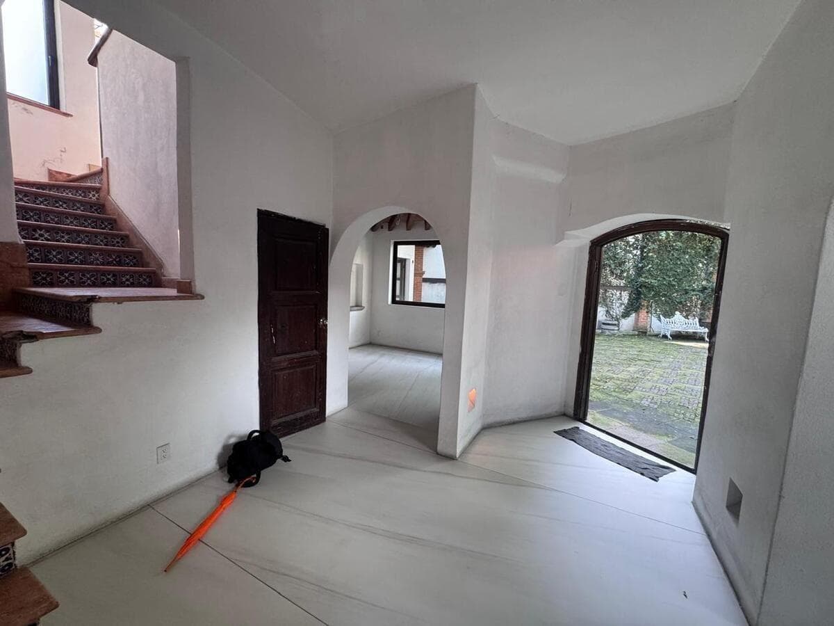 House for sale on Av. de las Flores, Los Alpes.