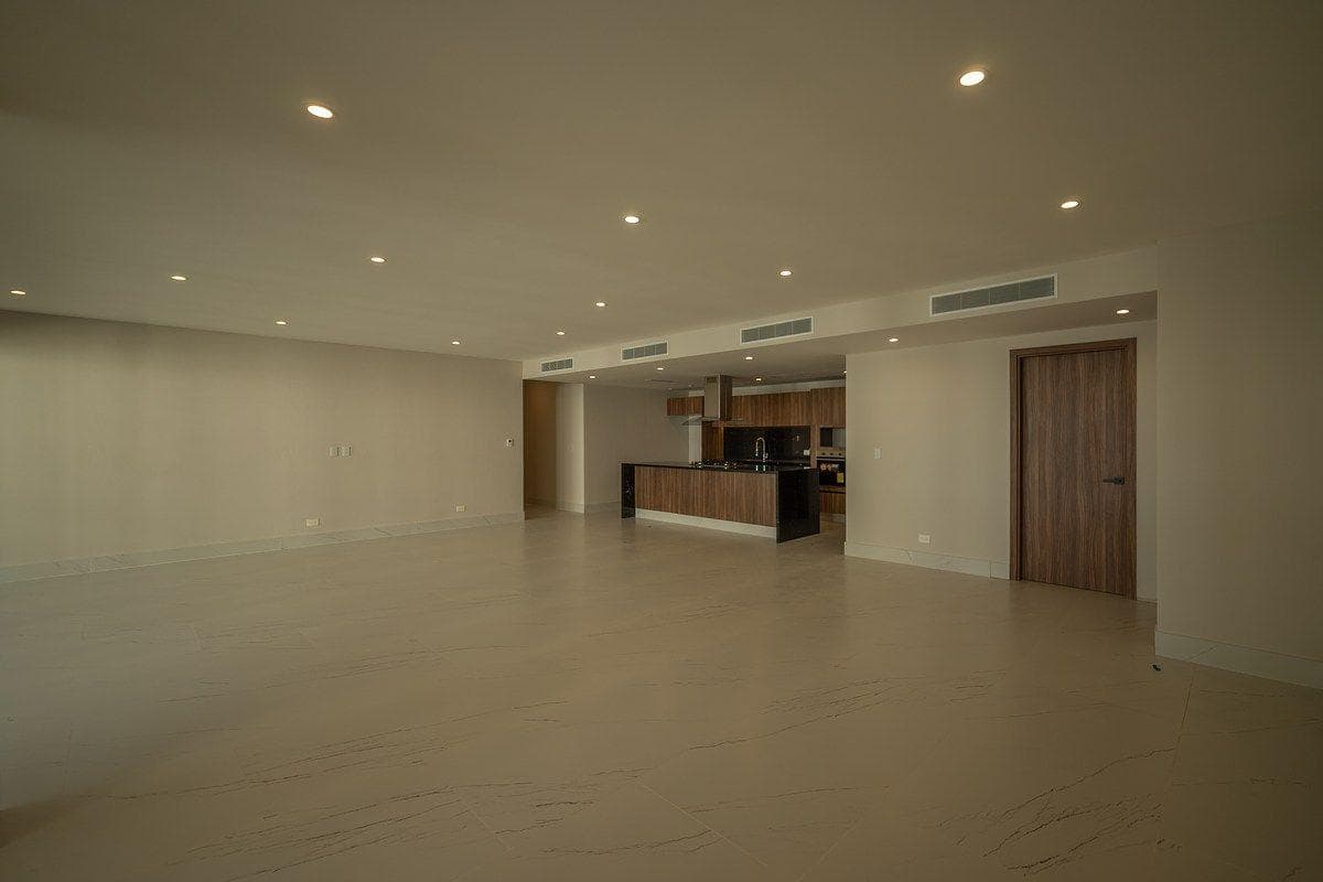 Se vende departamento con terraza en Puerto Cancún.