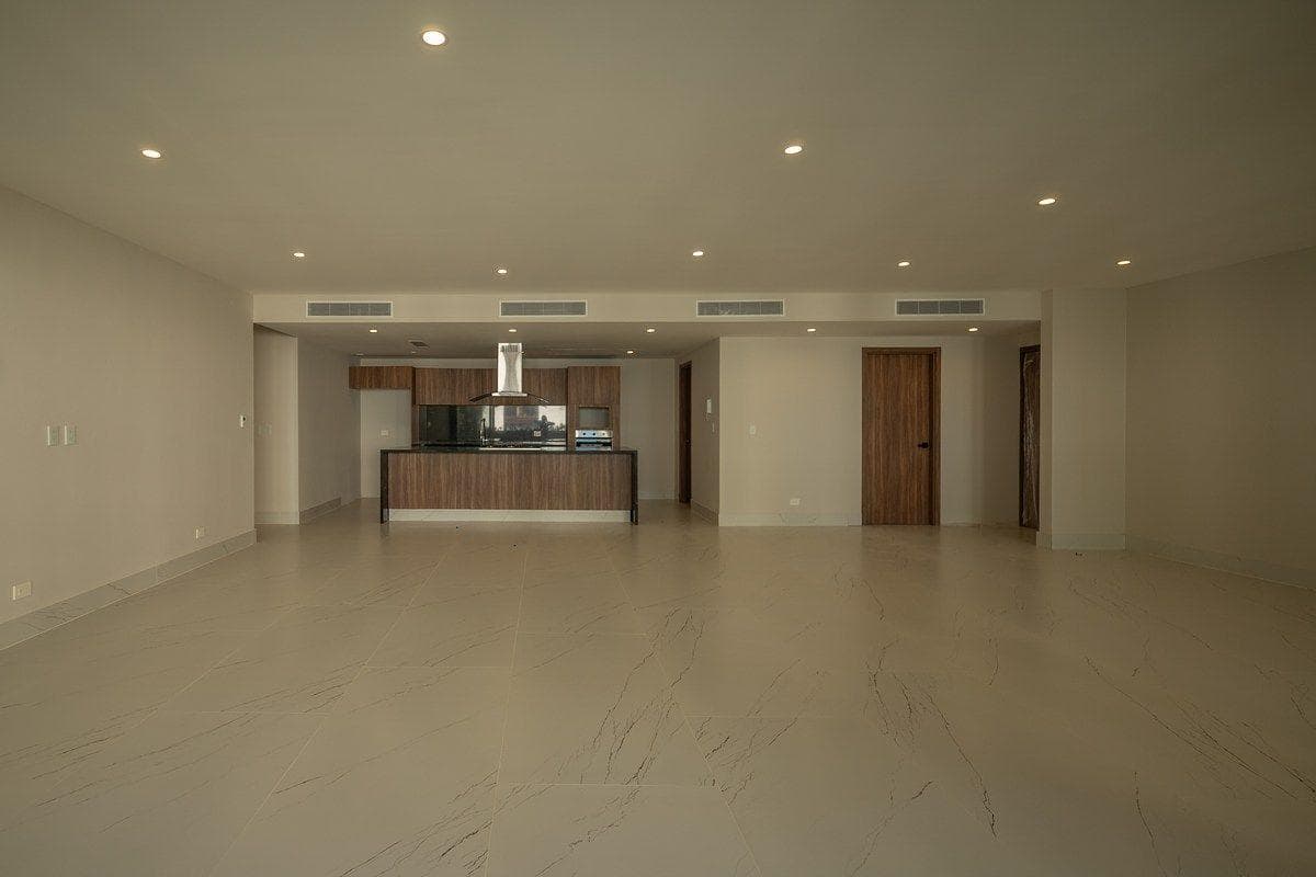 Se vende departamento con terraza en Puerto Cancún.