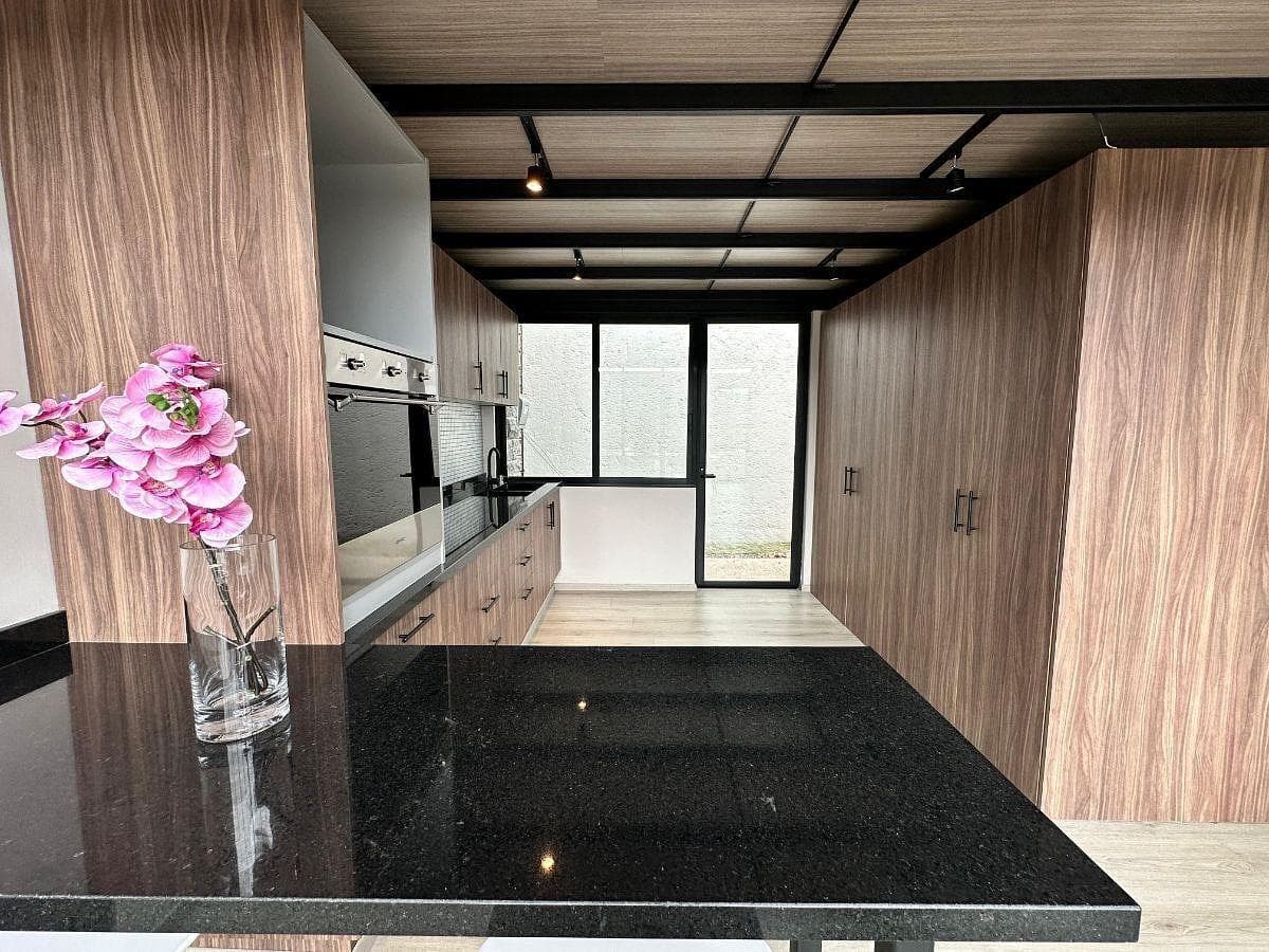 Beautiful house for sale in San Lorenzo Acopilco with a view of the forest.