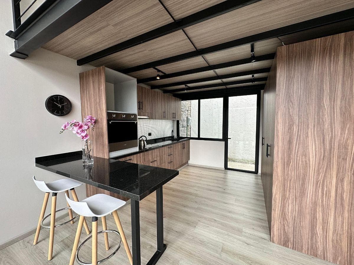 Beautiful house for sale in San Lorenzo Acopilco with a view of the forest.