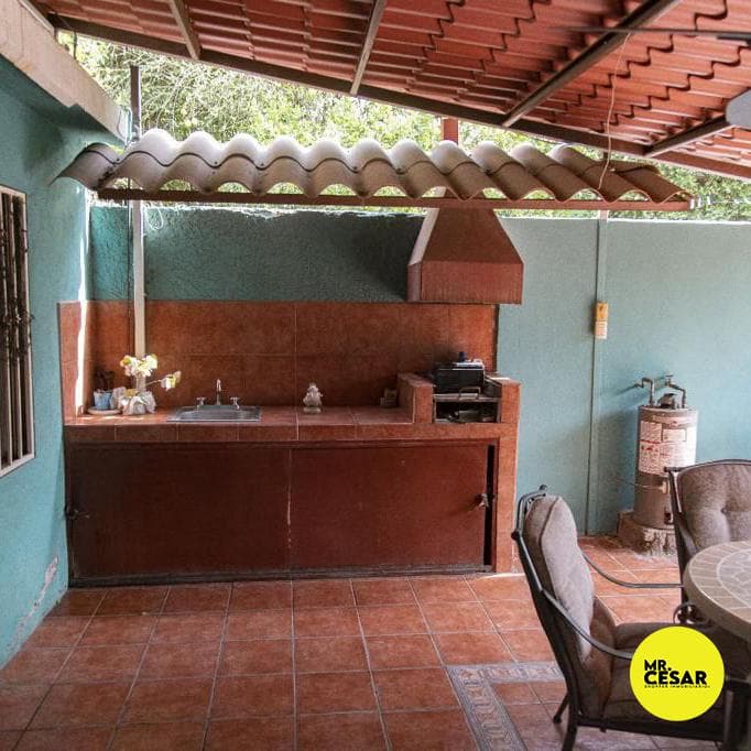 Centrally located single-story house with a spacious patio in the 5 de Mayo neighborhood