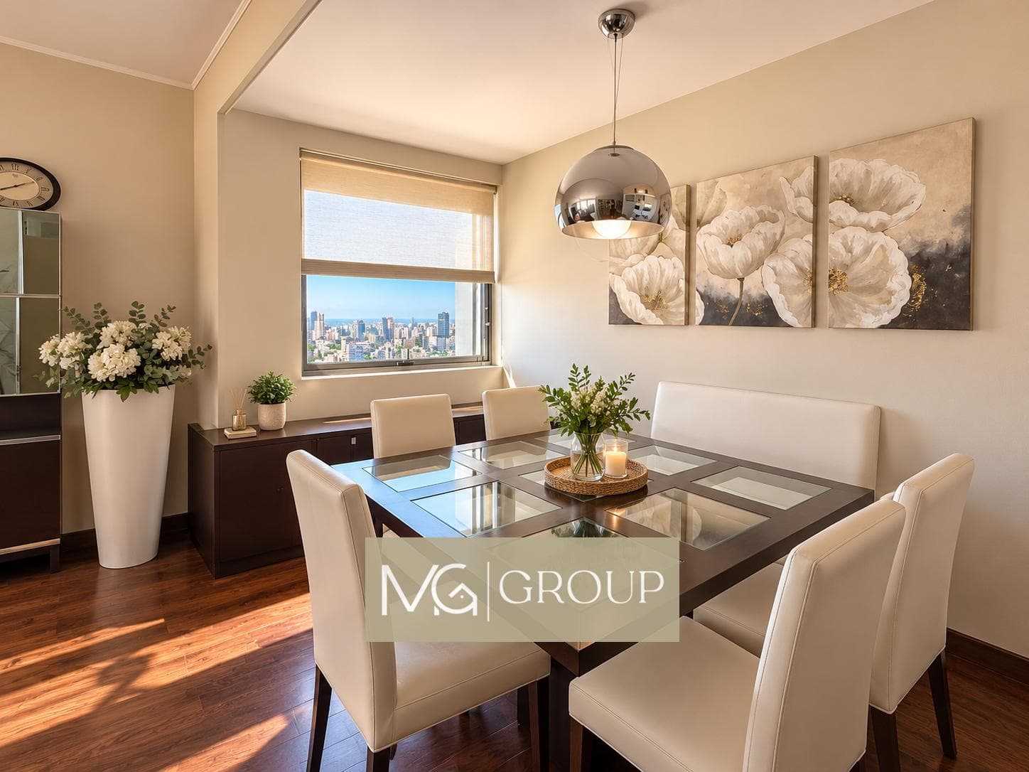 Sale of a 5-room apartment with a view in a high-end building in Caballito.