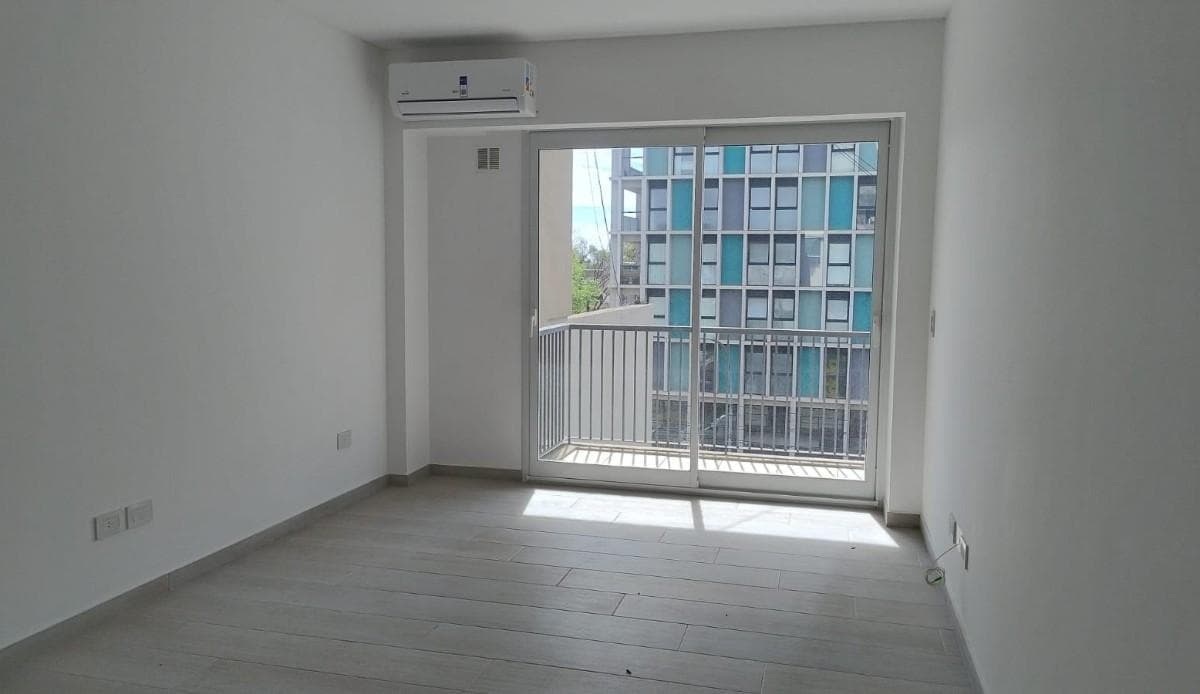2-room apartment for rent in Olivos with a garage and balcony, on the 4th floor facing the street.