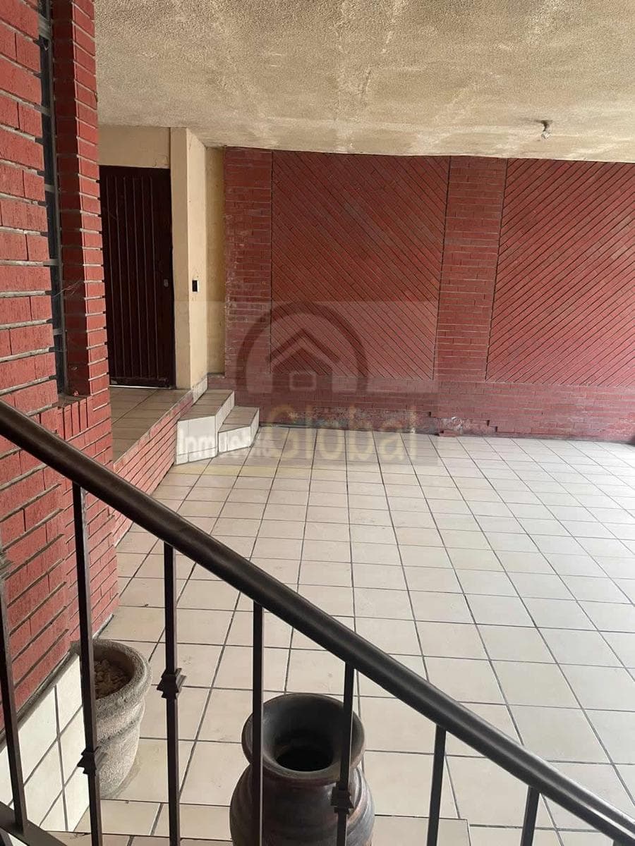 OPPORTUNITY: HOUSE TO RENOVATE IN THE TEC AREA NEAR EL GAUCHO, MTY, NL