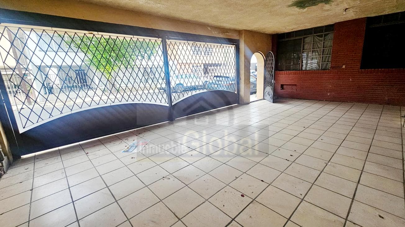 OPPORTUNITY: HOUSE TO RENOVATE IN THE TEC AREA NEAR EL GAUCHO, MTY, NL