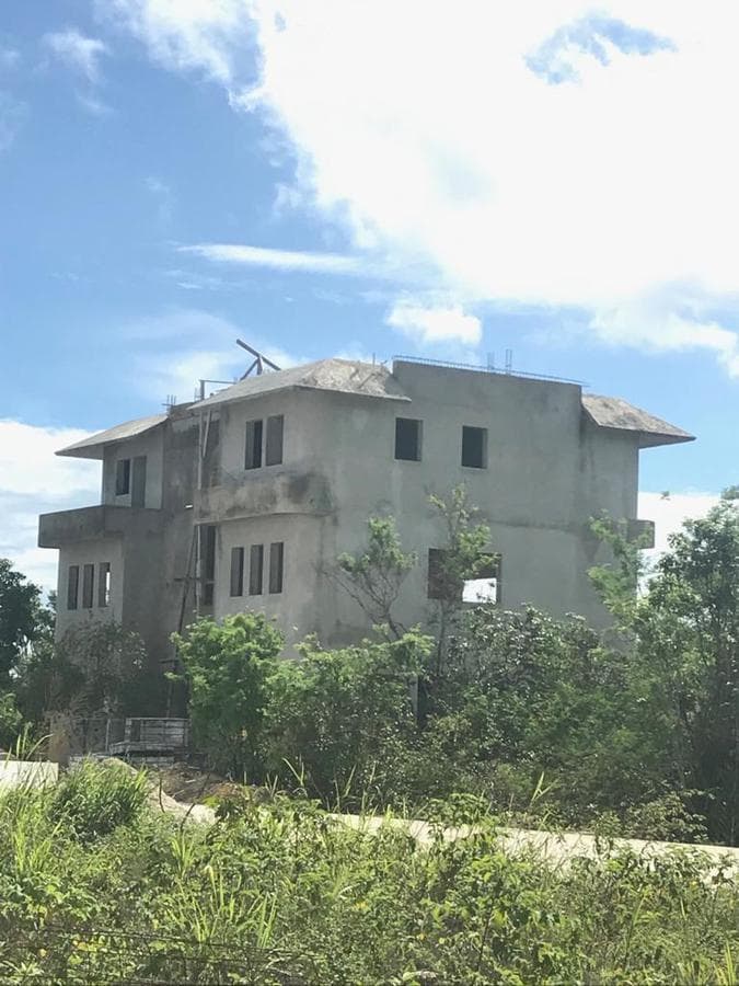 5-Bedroom Home for Pre-Sale with an Eco-Friendly Pool in a Country Club, Cancún