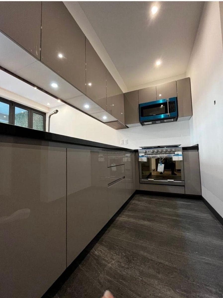 PH $31,000,000 INVESTORS. BRAND-NEW IN POLANCO I S