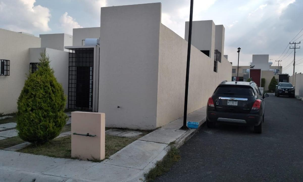 HOUSE FOR SALE IN CITARA, HUEHUETOCA. $690,000 WITH ELECTRIC GATE, 74 METERS