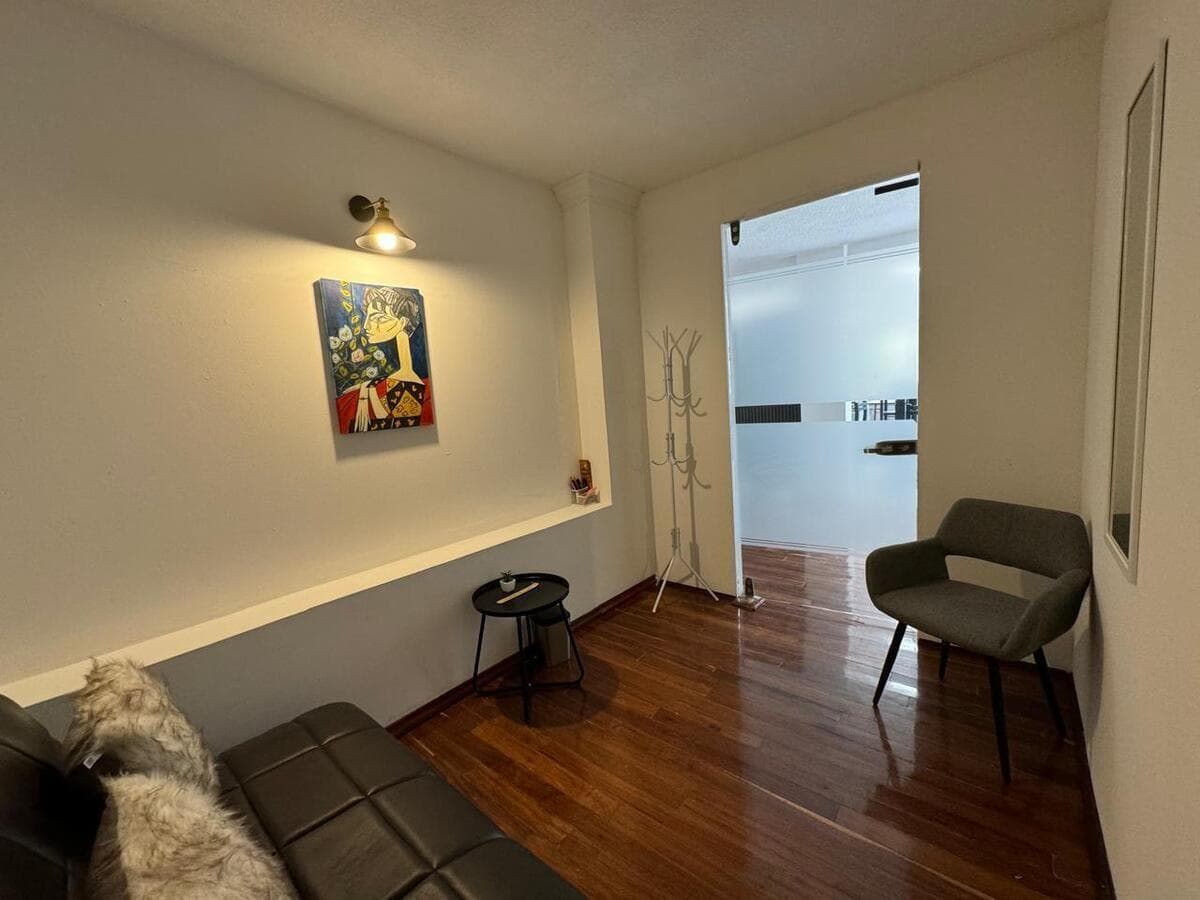 FURNISHED HOUSE/OFFICE $4,290,000 BOSQUES DEL LAGO, CUAUTITLAN IZCALLI.