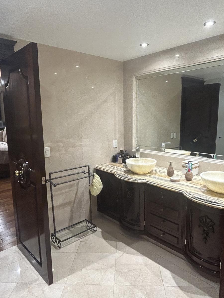 HOUSE FOR RENT: $190,000 IN A HORIZONTAL CONDOMINIUM. BOSQUES DE LAS LOMAS. CUAJIMALPA.