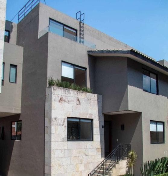 HOUSE $11,200,000 IN CALZ DESIERTO DE LOS LEONES. NEAR THE NATIONAL PARK.