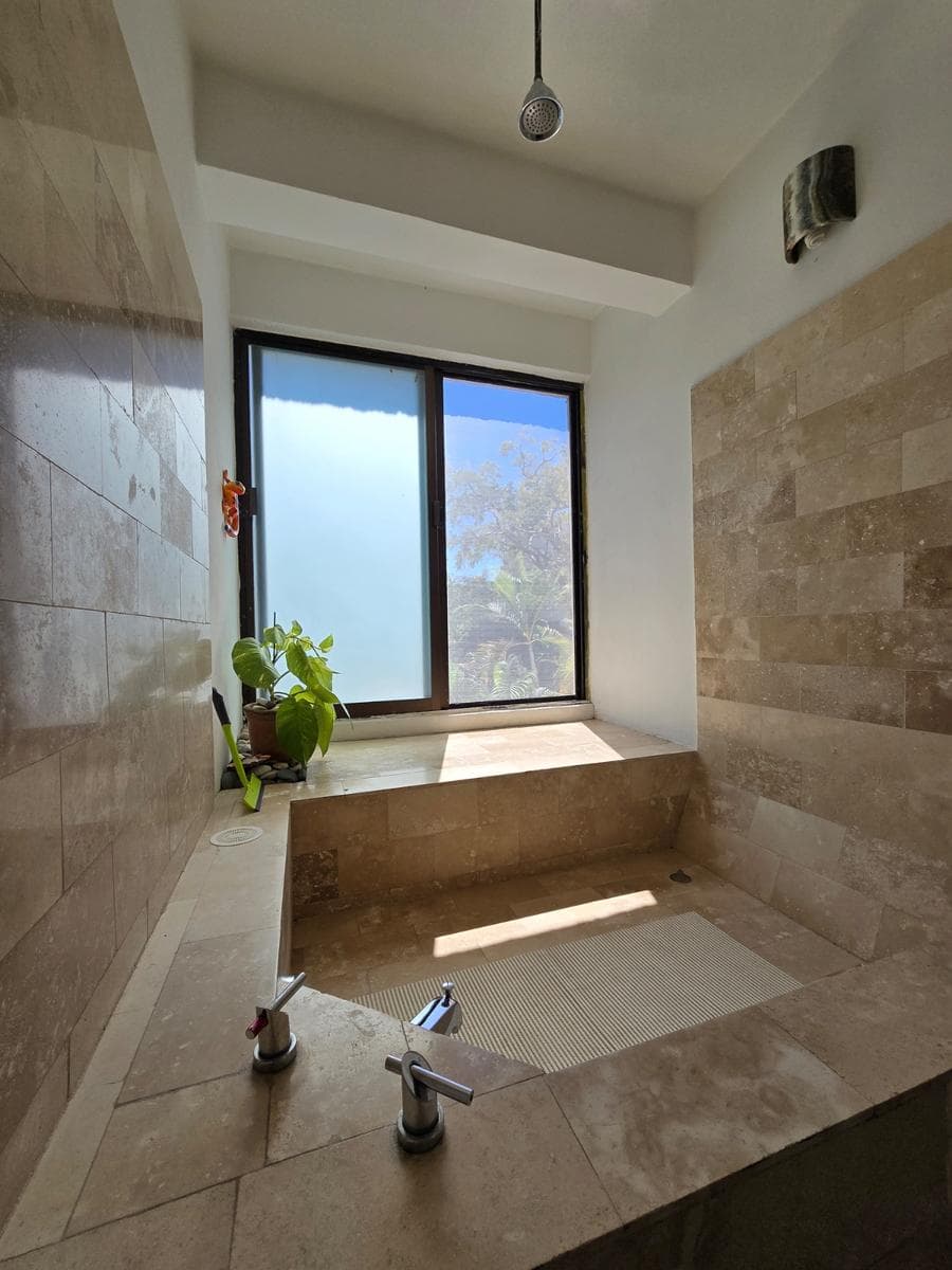APARTMENT $16,500,000 PUERTO VALLARTA. 168 M2. CONCHAS CHINAS.